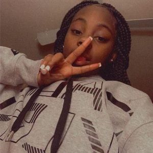 Meet your Posher, Emaree